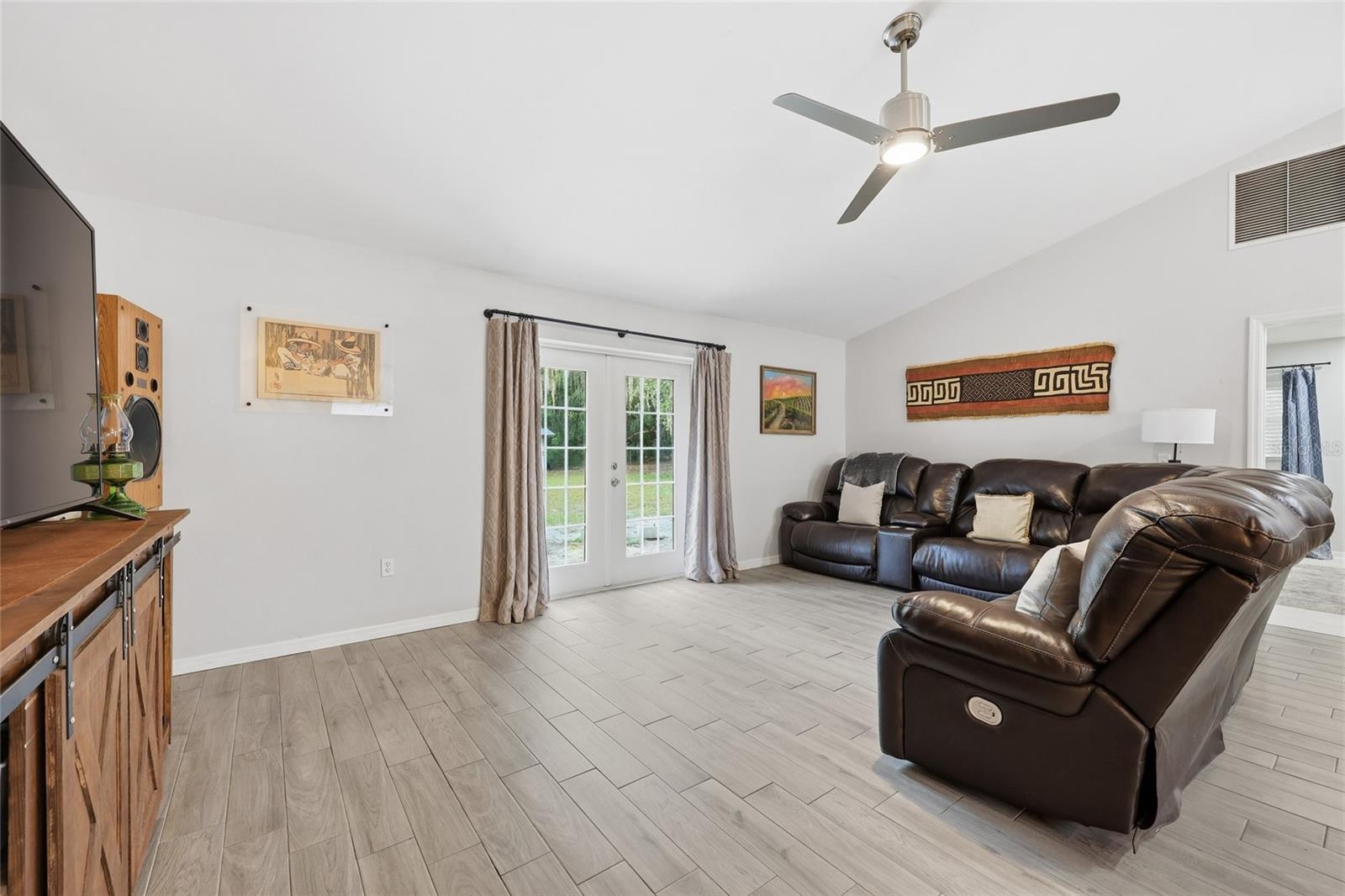 FOUR LAKES COMMUNITY - Residential