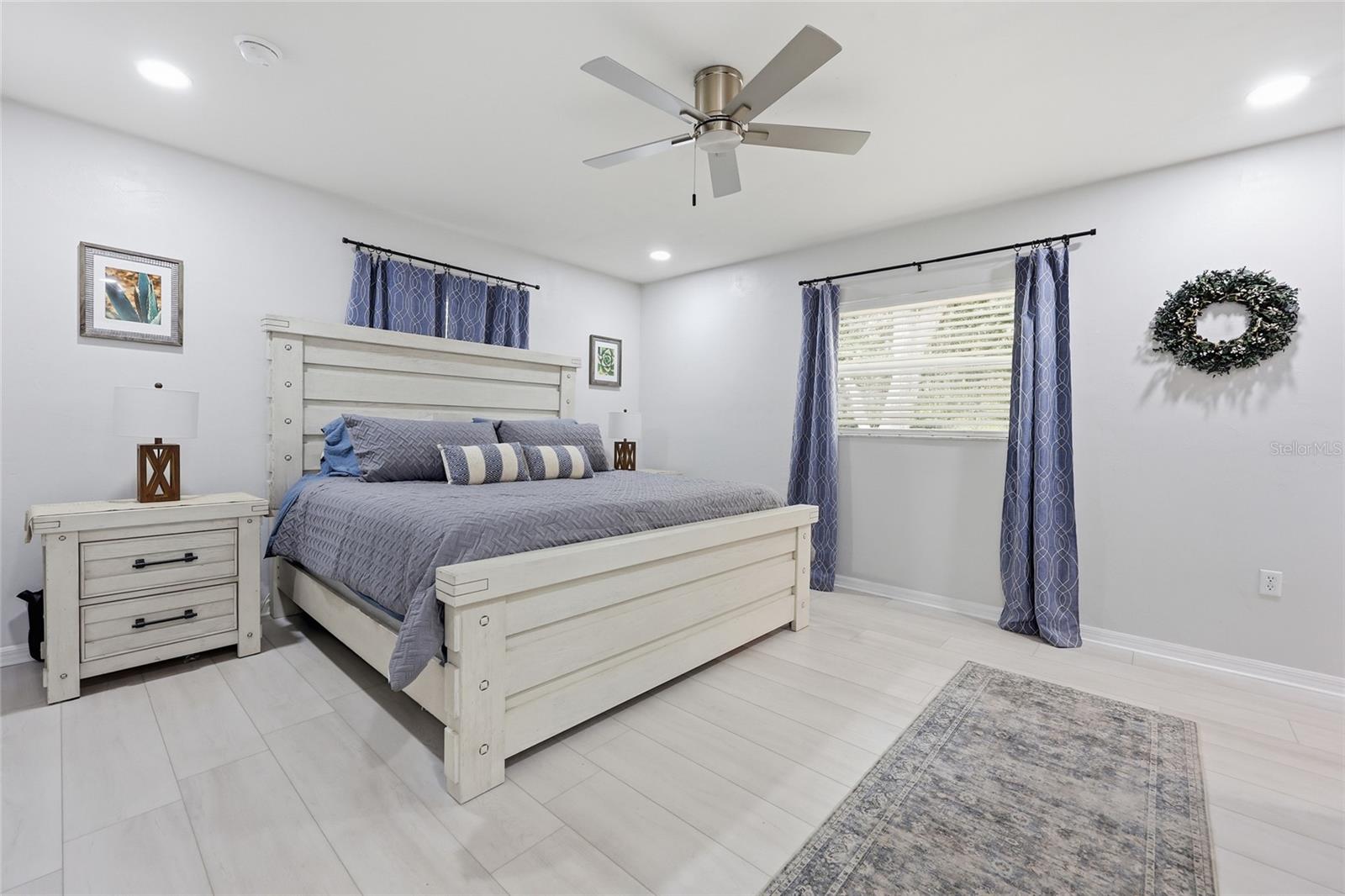 FOUR LAKES COMMUNITY - Residential