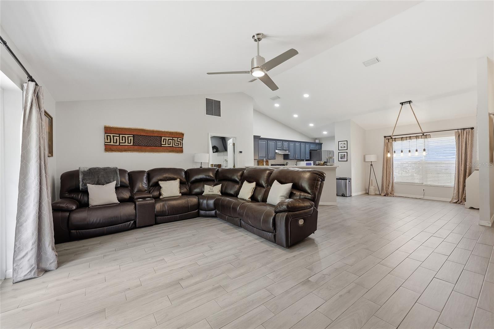 FOUR LAKES COMMUNITY - Residential