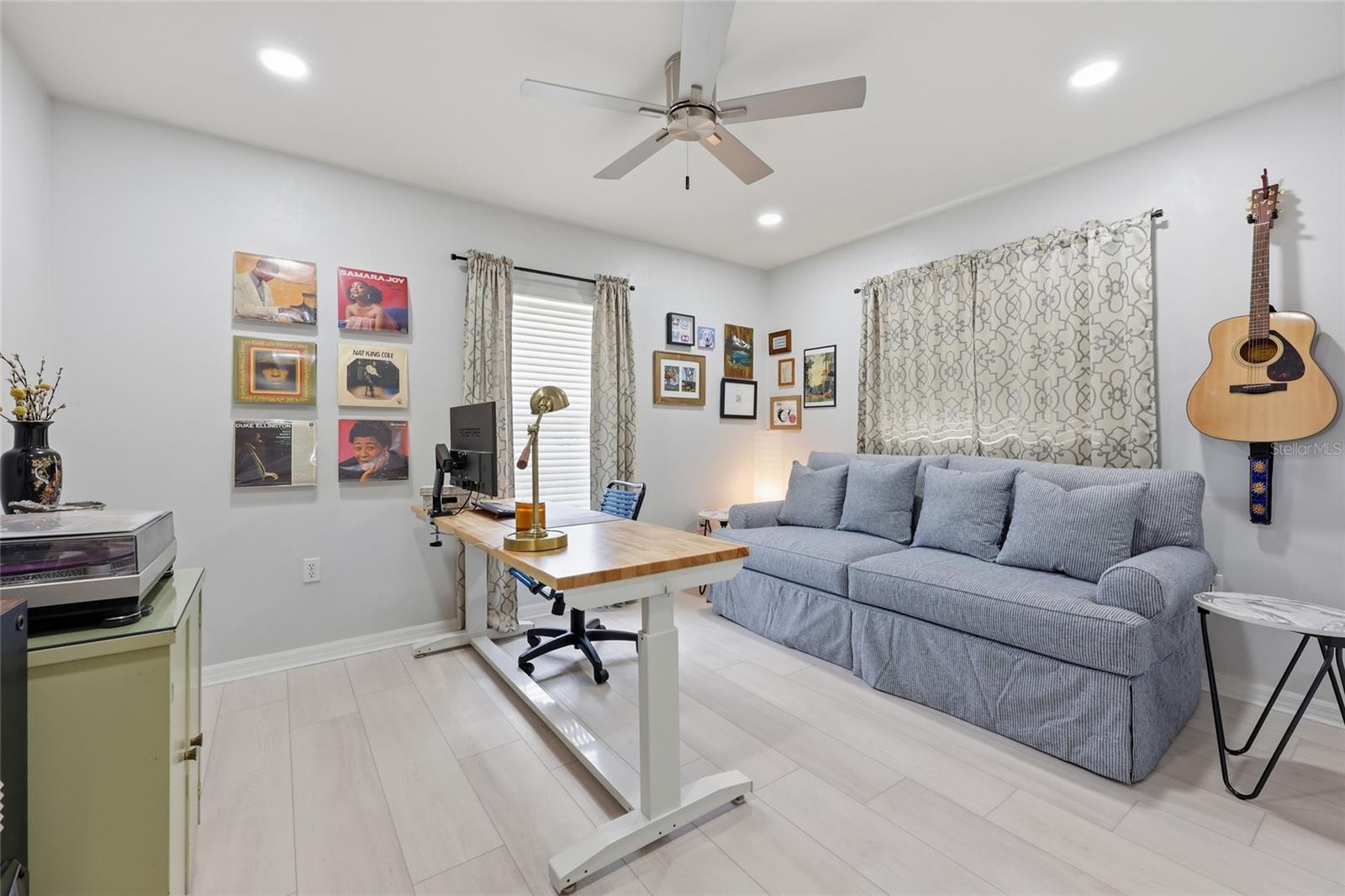 FOUR LAKES COMMUNITY - Residential