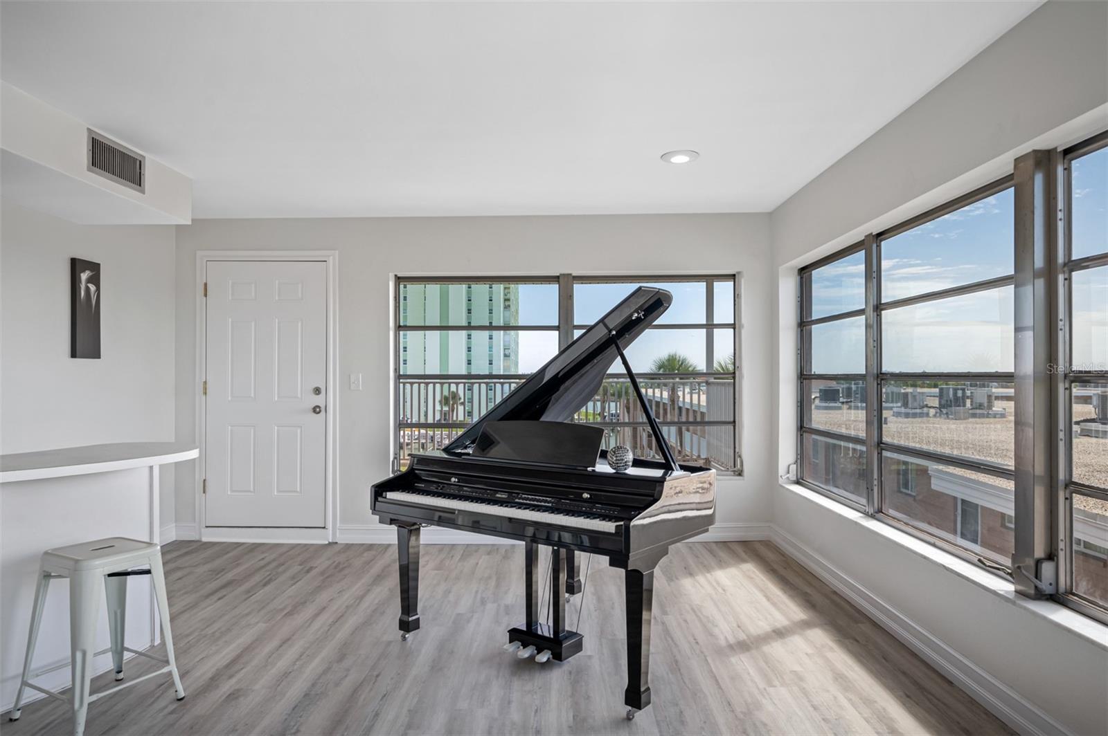 SYLVETTE CONDO - Residential