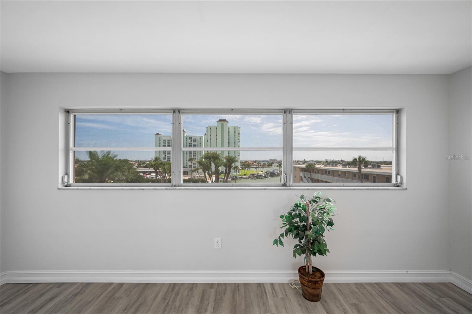 SYLVETTE CONDO - Residential