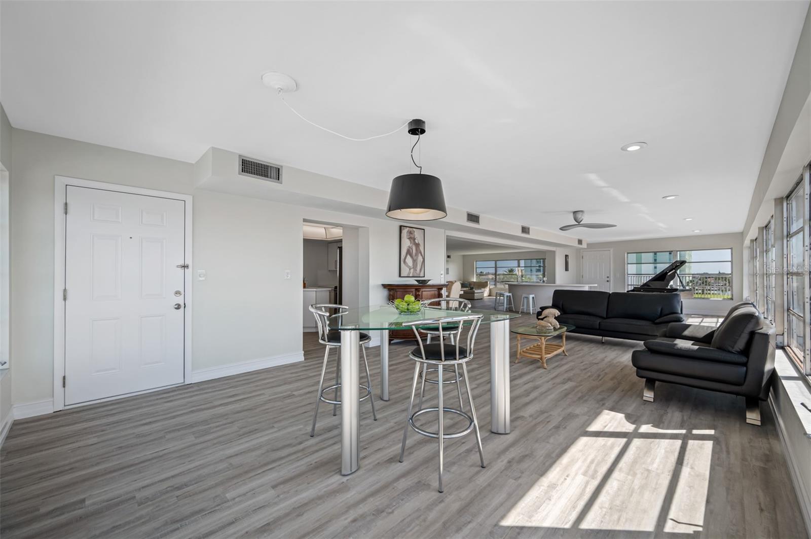 SYLVETTE CONDO - Residential