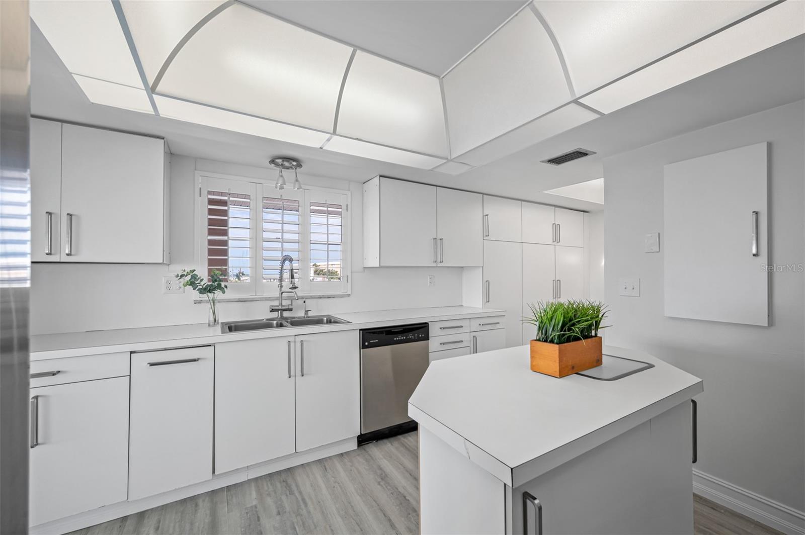 SYLVETTE CONDO - Residential