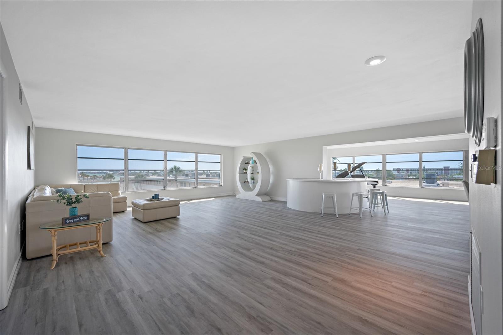 SYLVETTE CONDO - Residential