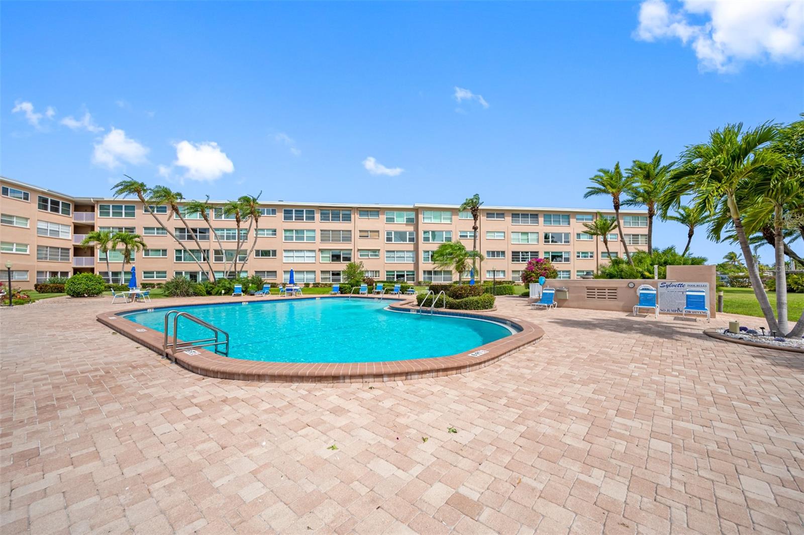 SYLVETTE CONDO - Residential