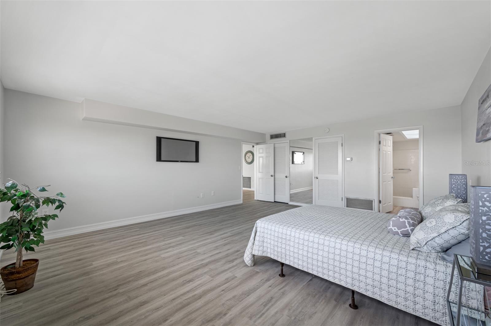 SYLVETTE CONDO - Residential