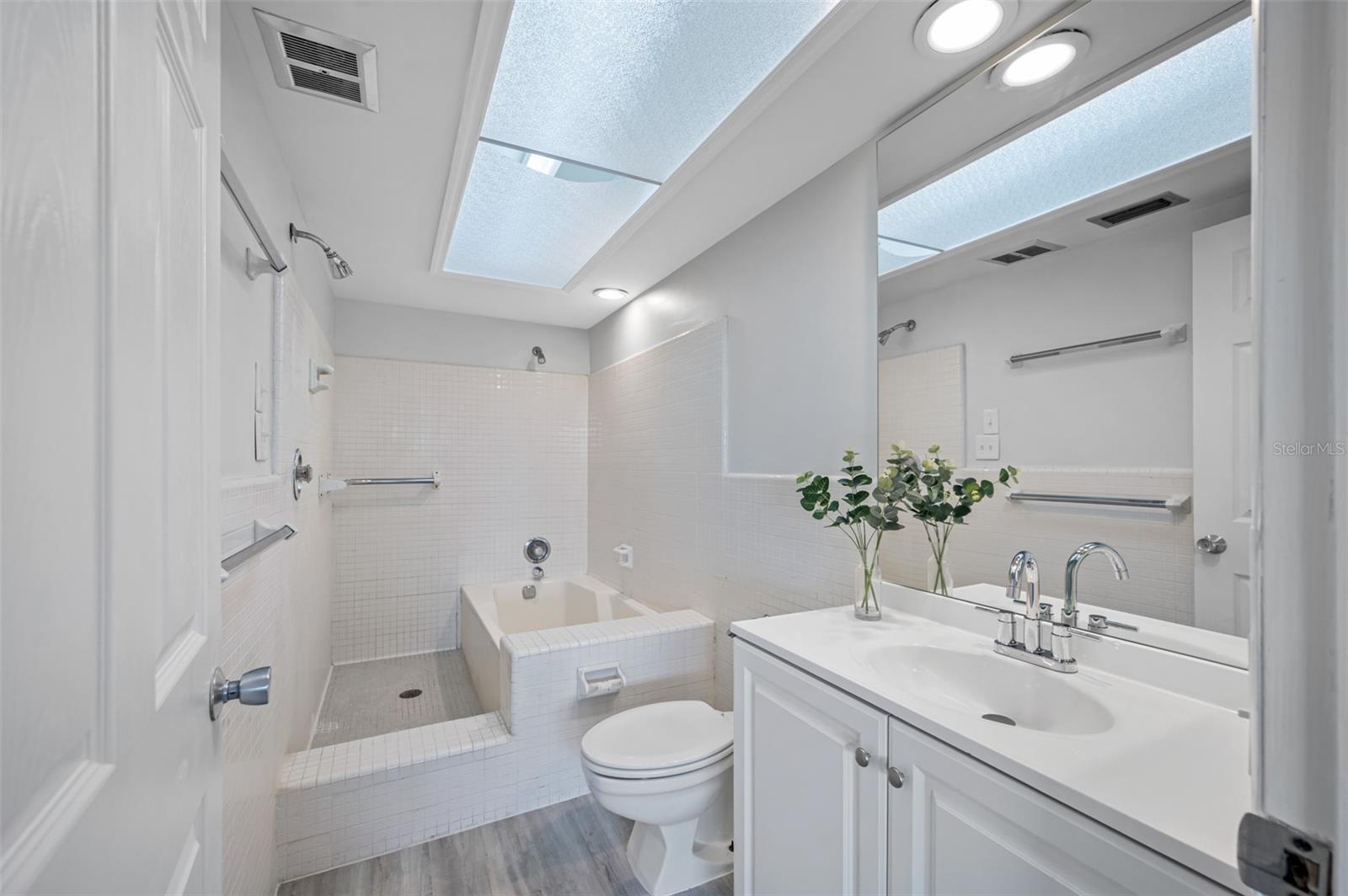 SYLVETTE CONDO - Residential