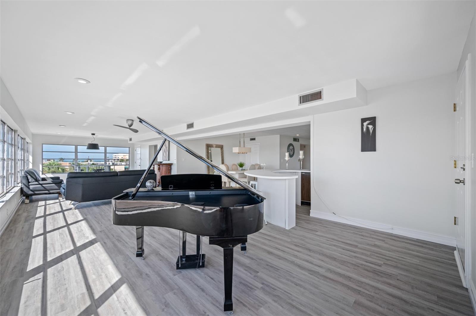 SYLVETTE CONDO - Residential