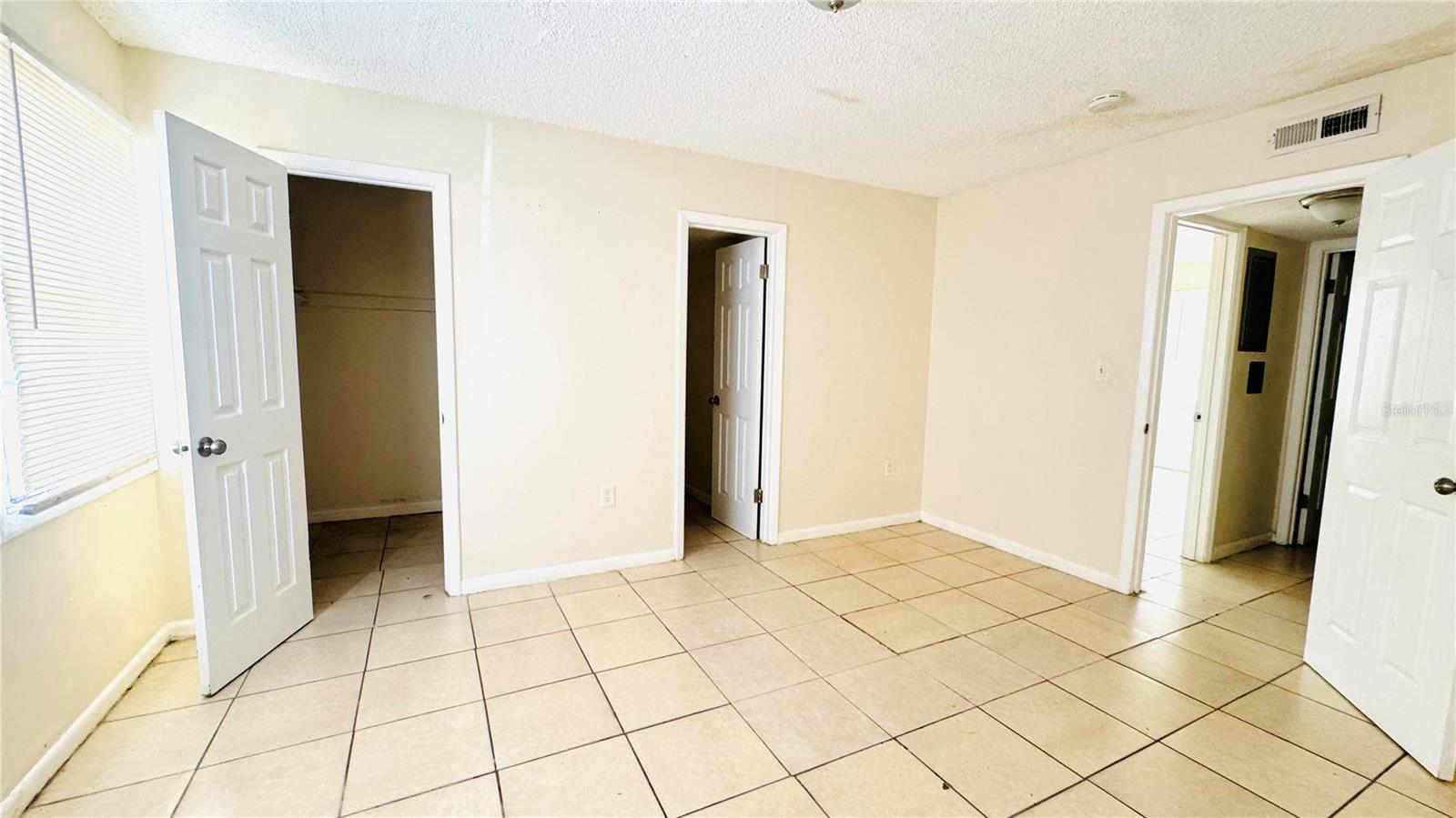 CATALINA ISLES CONDO - Residential Lease
