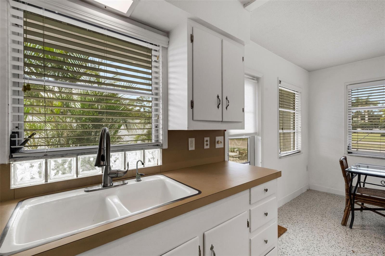 VENICE GULF VIEW SEC OF - Residential Income
