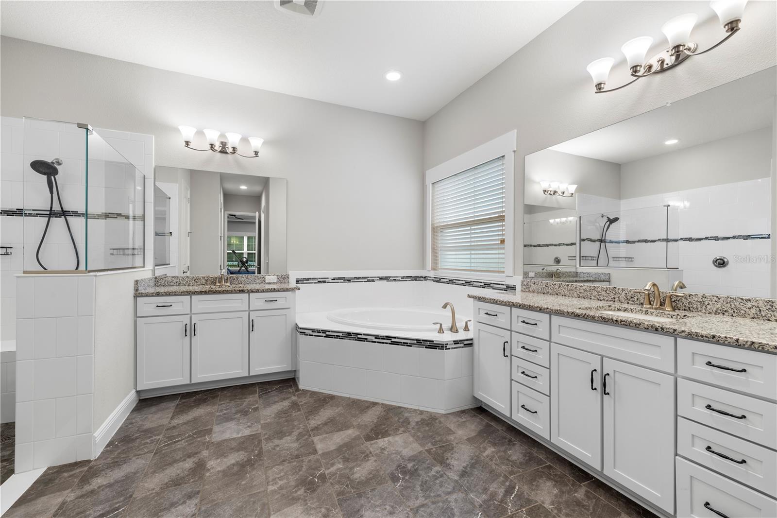 LAKESHORE RANCH - Residential