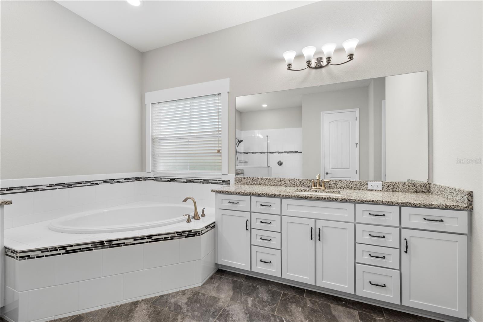 LAKESHORE RANCH - Residential