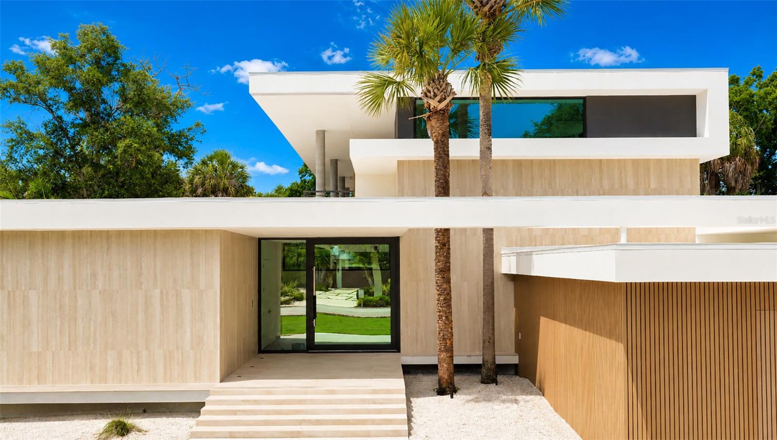 SAPPHIRE SHORES - Residential