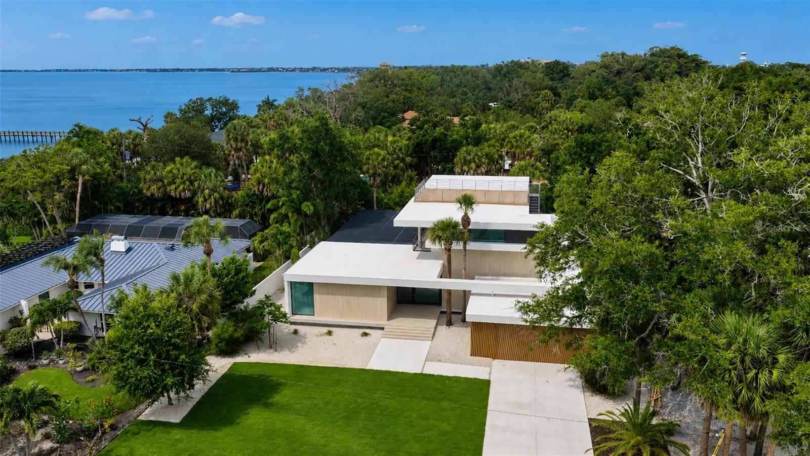SAPPHIRE SHORES - Residential
