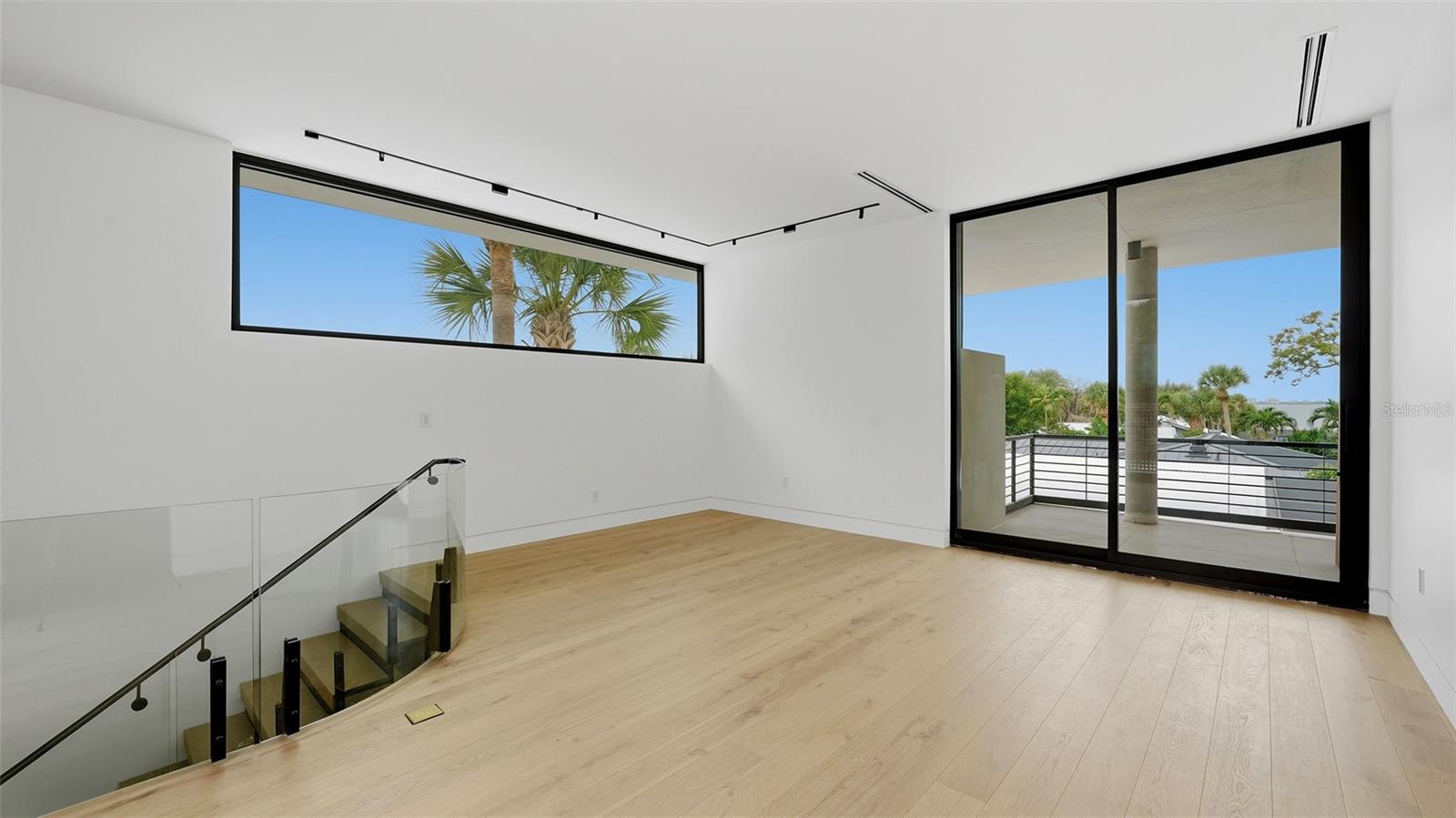 SAPPHIRE SHORES - Residential