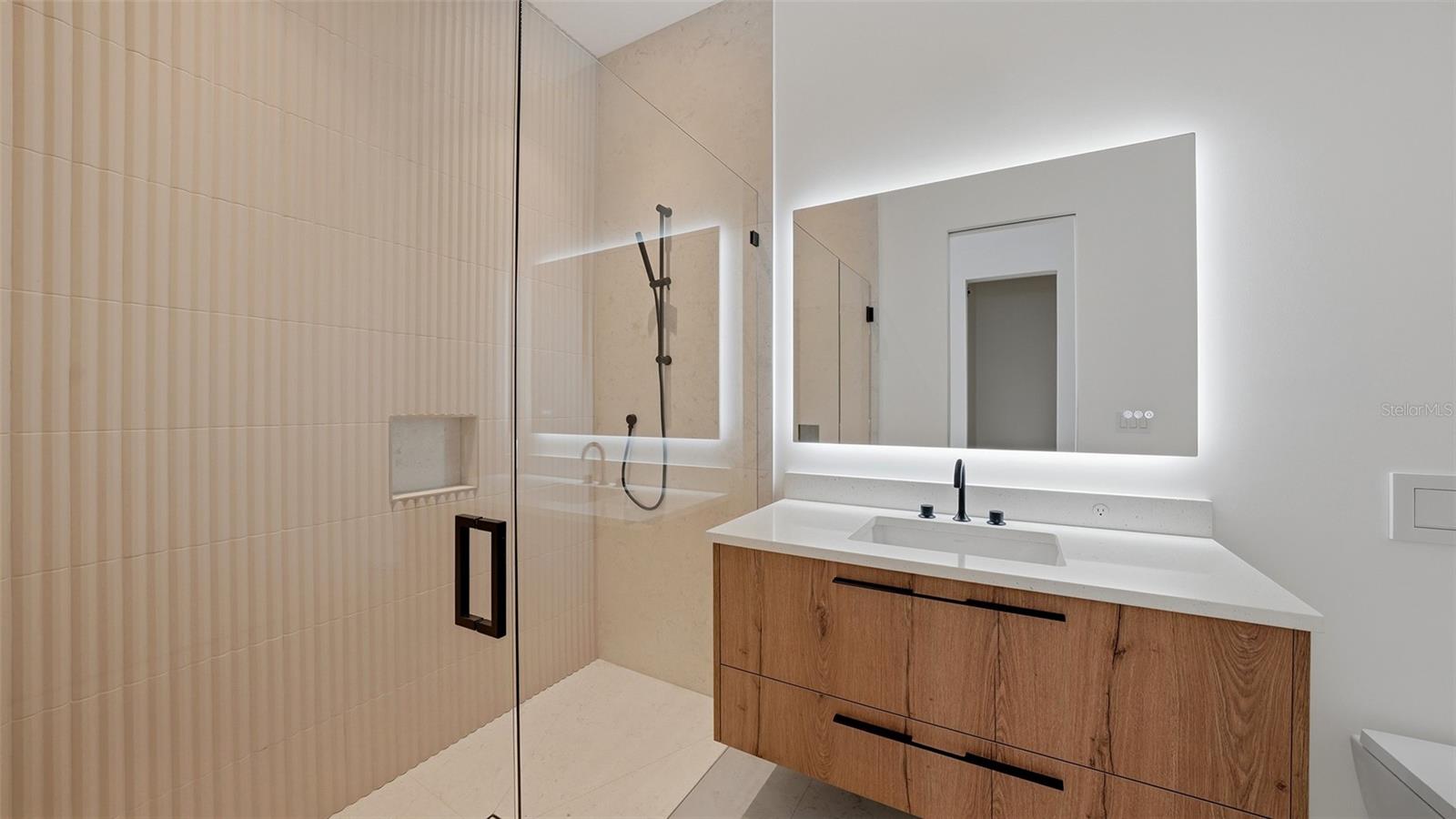 SAPPHIRE SHORES - Residential