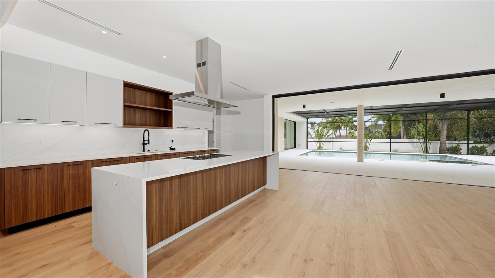 SAPPHIRE SHORES - Residential