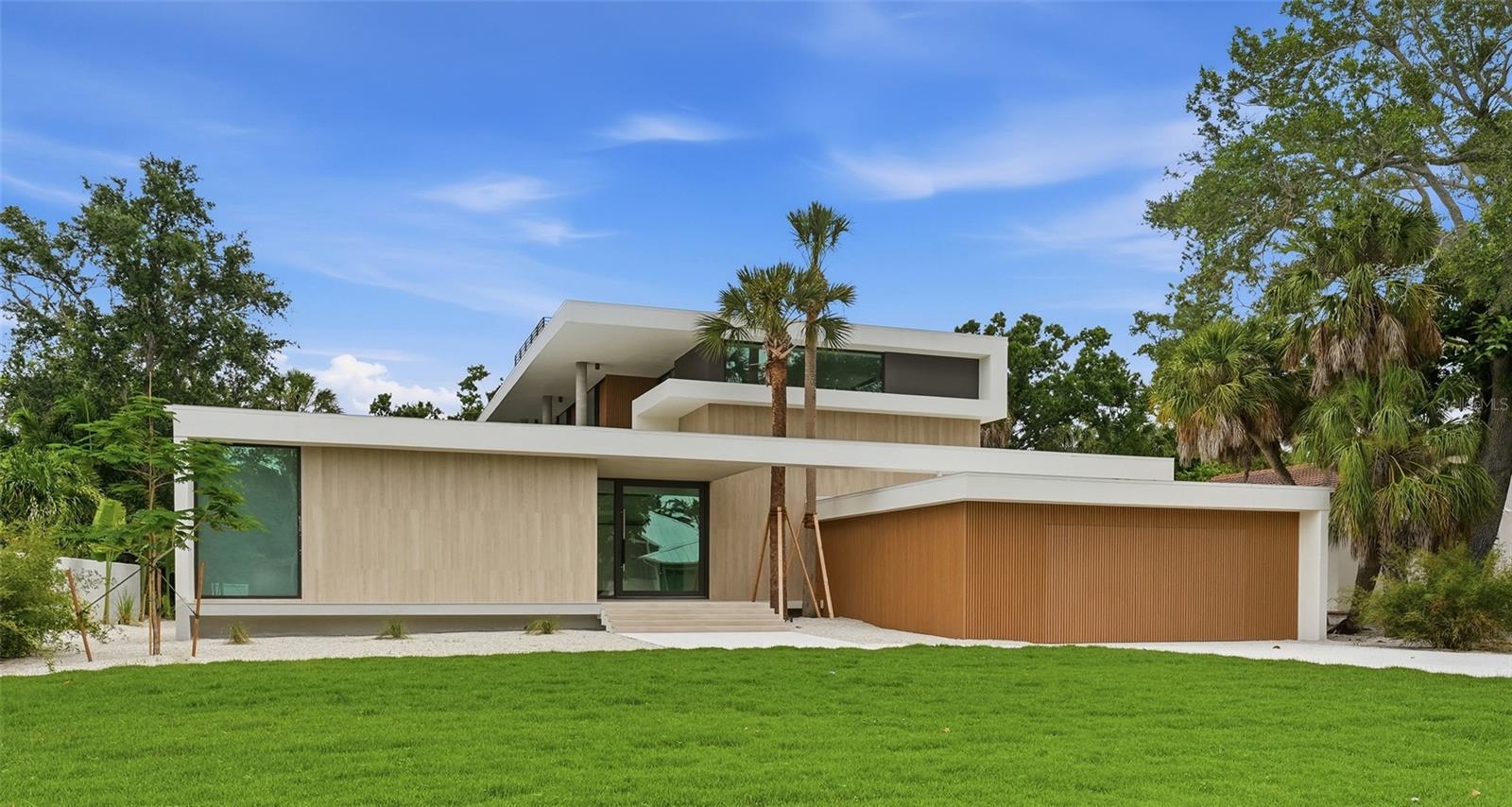 SAPPHIRE SHORES - Residential