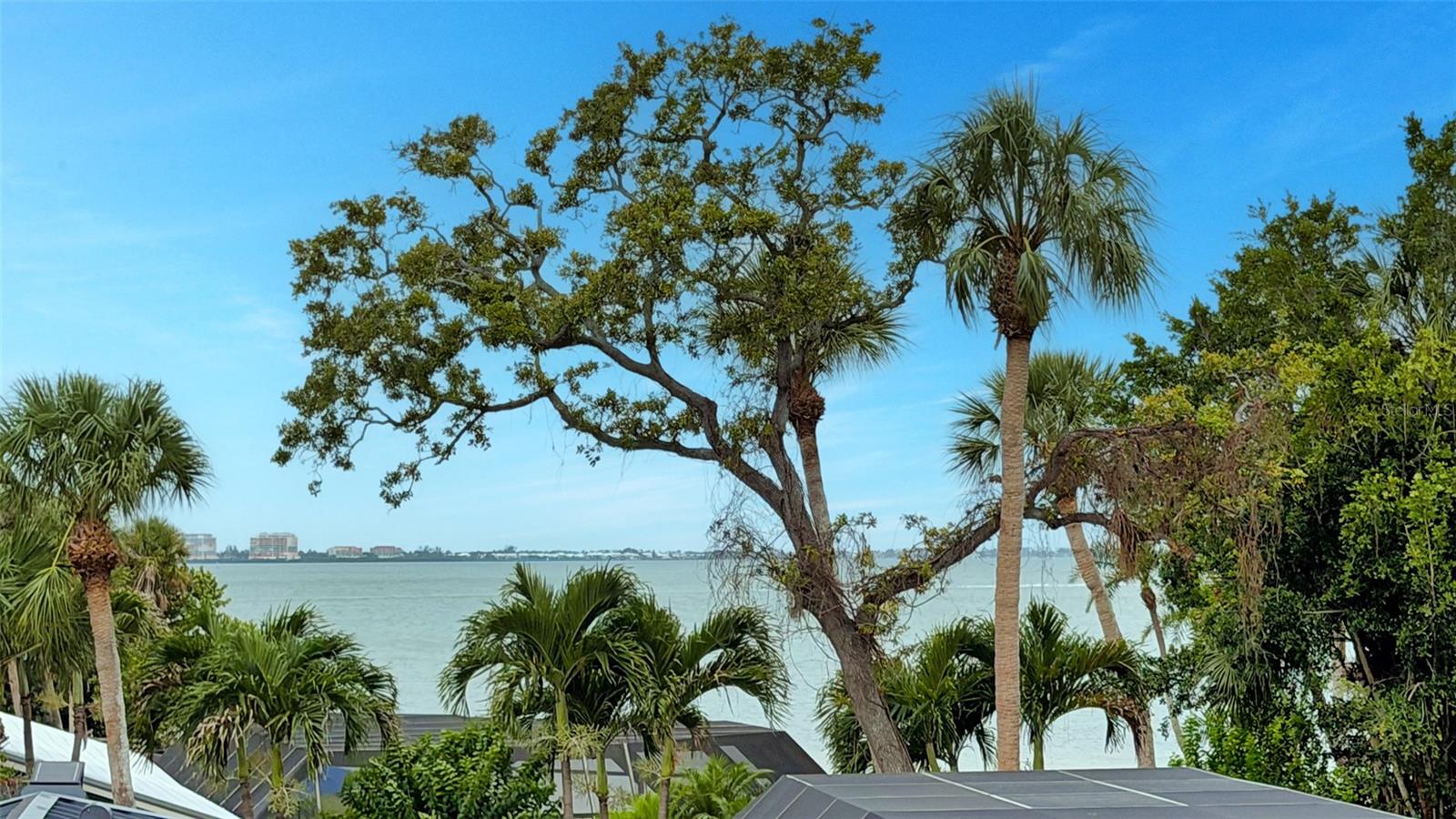SAPPHIRE SHORES - Residential