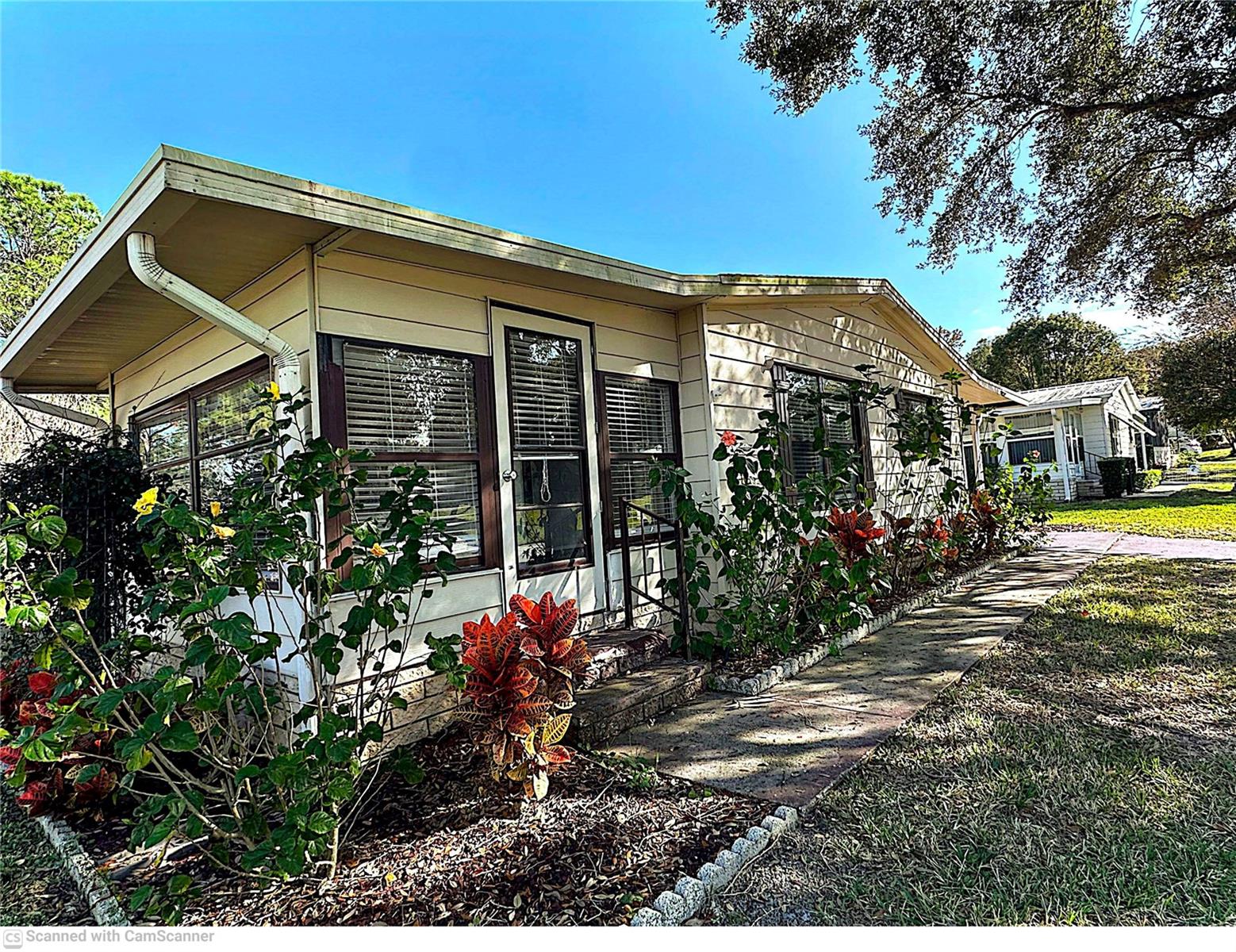 New price, New opportunity, Same exceptional Home. High-End yet, laid back 55 Plus Community near Orlando, FL! Welcome to this affordable and cozy 2-bedroom, 1.5-bath home situated in the gated golf course community, specifically in the pet area of the park. This charming residence is the perfect getaway for snowbirds, featuring a Florida room off the living room that can serve as a guest room or office space. 2024 AC Unit.
Enjoy a range of community amenities including 4 pools, pickleball and tennis courts, and our own Whistle Stop Restaurant and Lounge, complete with banquet facilities. There’s always something happening here!
Located just 25 miles from Orlando, and conveniently close to the 429 for easy access to airports and attractions, this property is near shopping, restaurants, medical facilities, and churches. Experience the tranquility of life away from the hustle and bustle of Orlando, with the convenience of quick access to international airports and all the area attractions. Don't miss out on this delightful opportunity!
 LLAMAR PARA MAS INFORMACION.