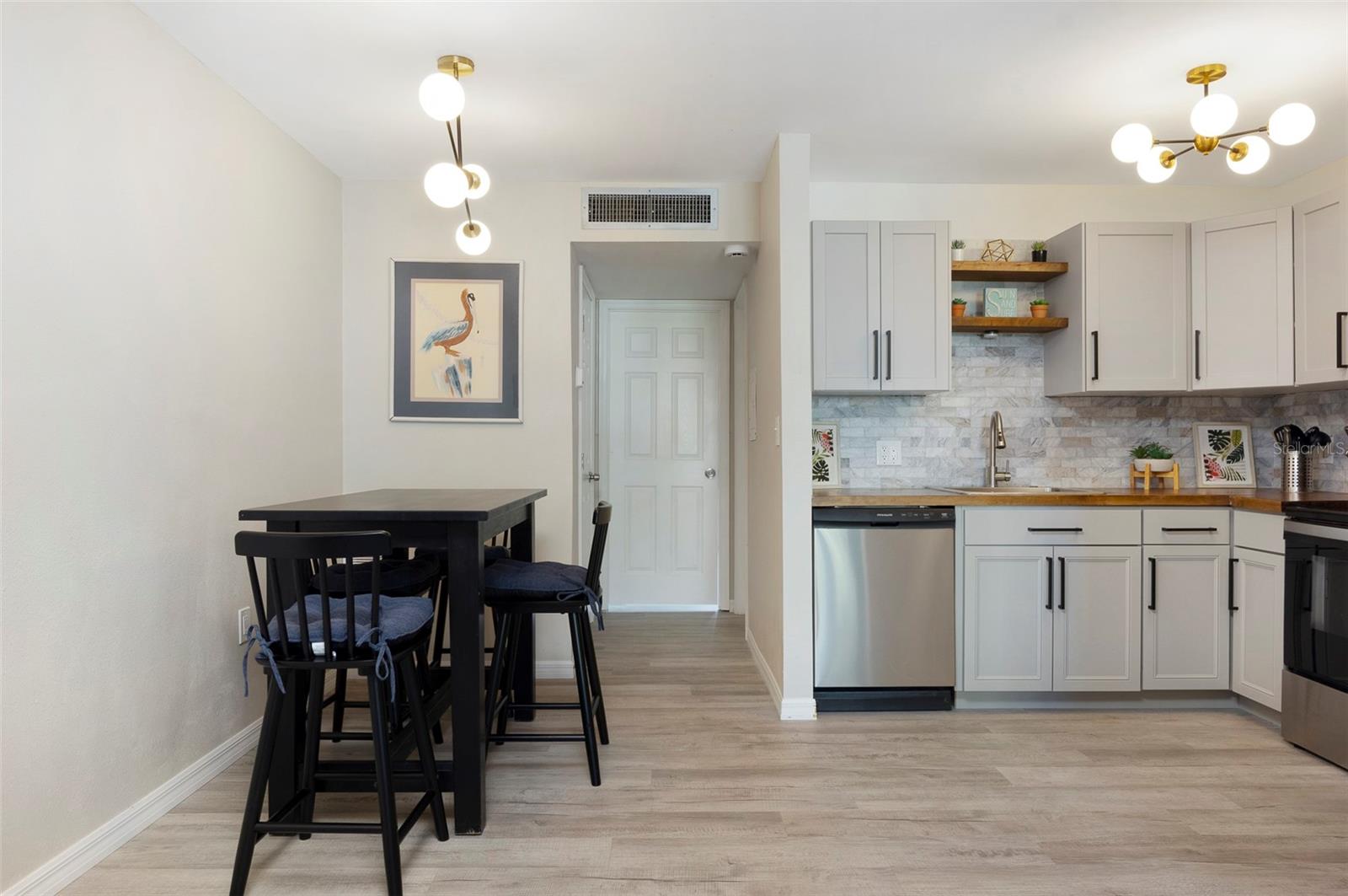 VENTA APTS CONDO - Residential Lease