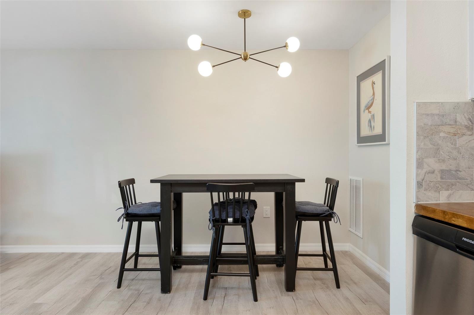VENTA APTS CONDO - Residential Lease