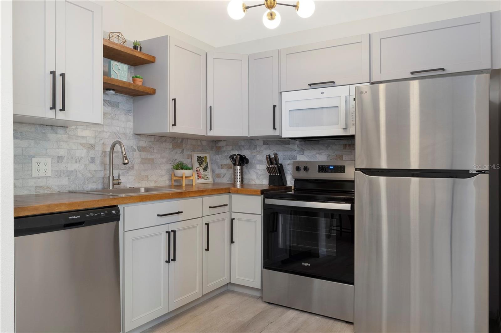 VENTA APTS CONDO - Residential Lease