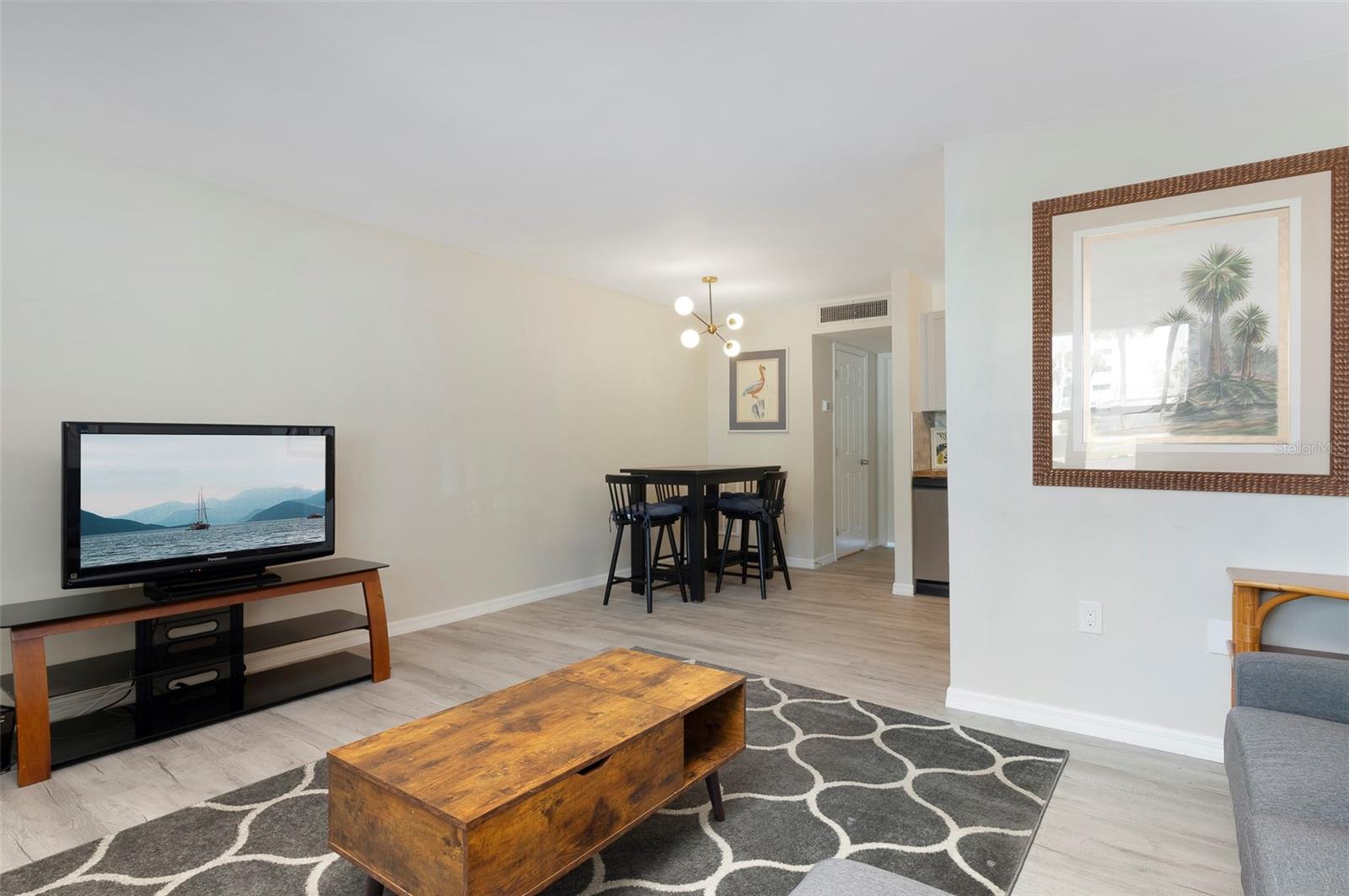 VENTA APTS CONDO - Residential Lease