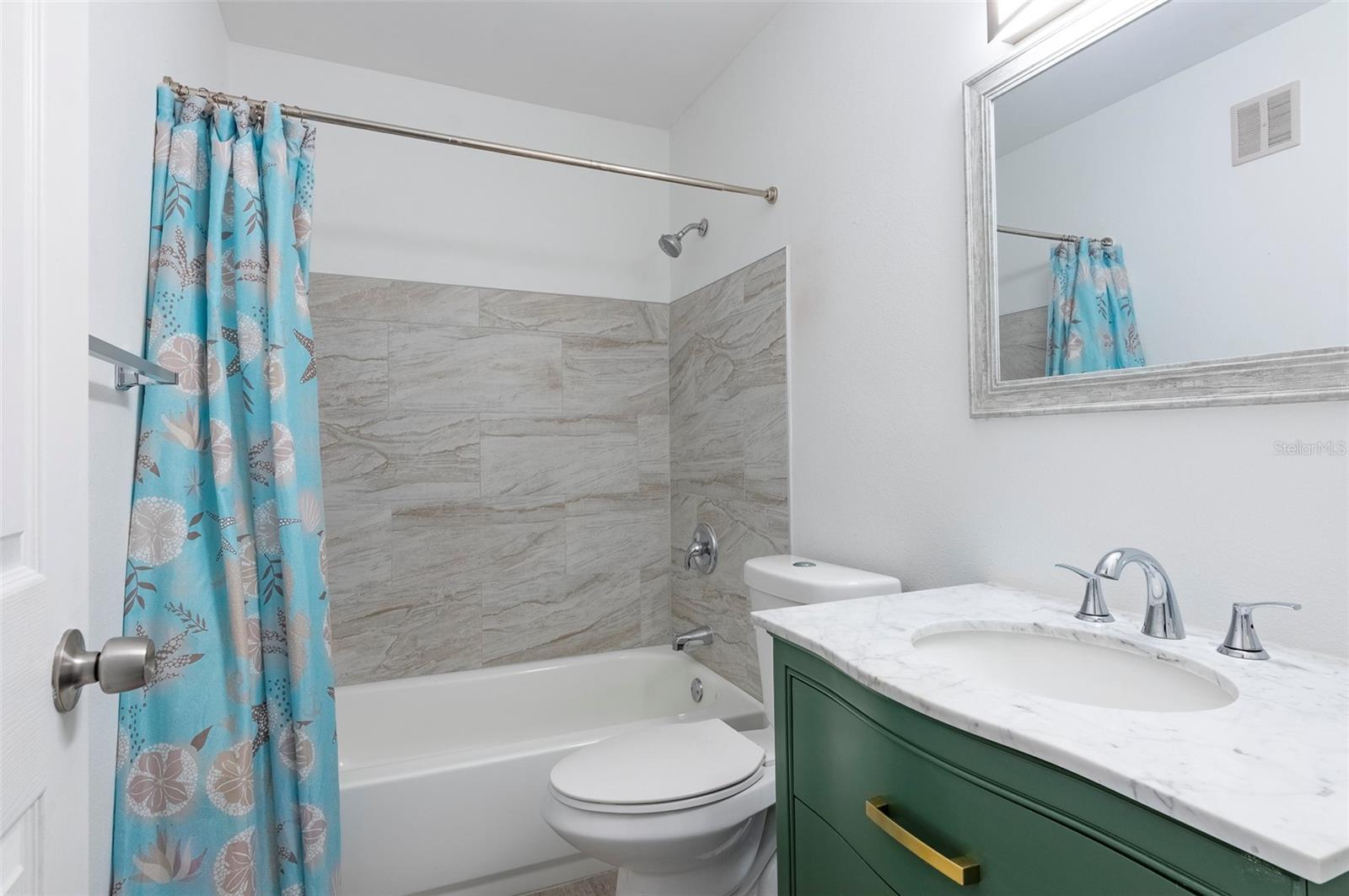 VENTA APTS CONDO - Residential Lease