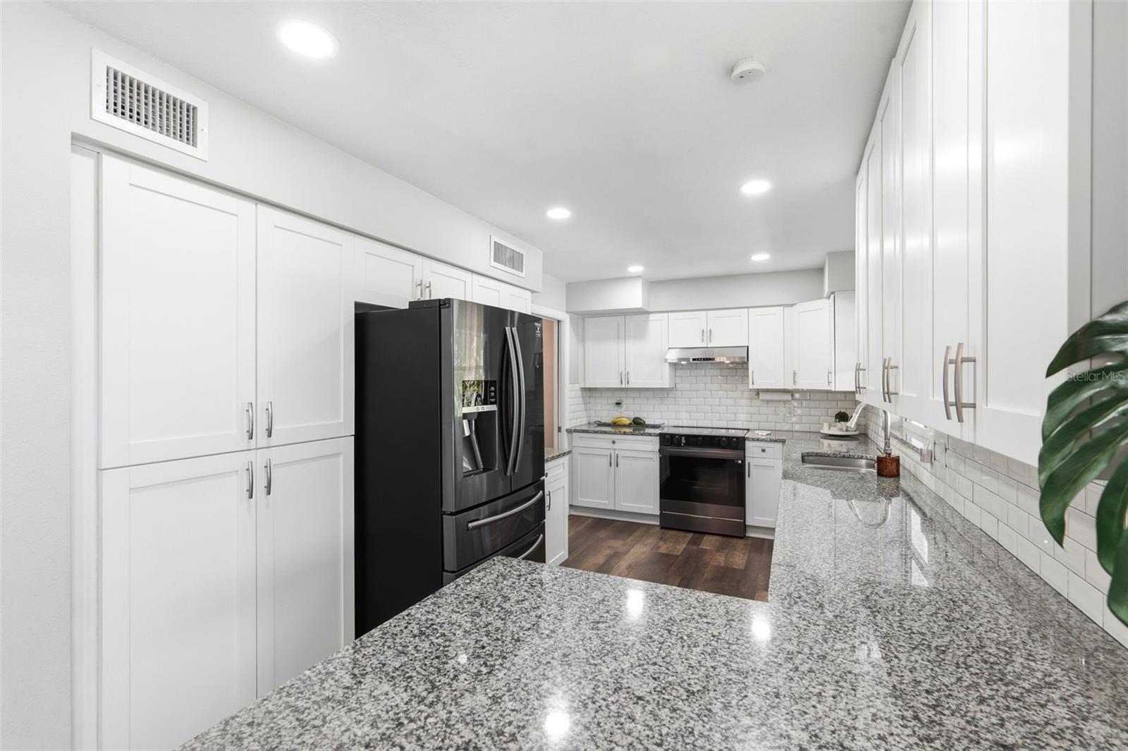 YACHT CLUB ESTATES - Residential