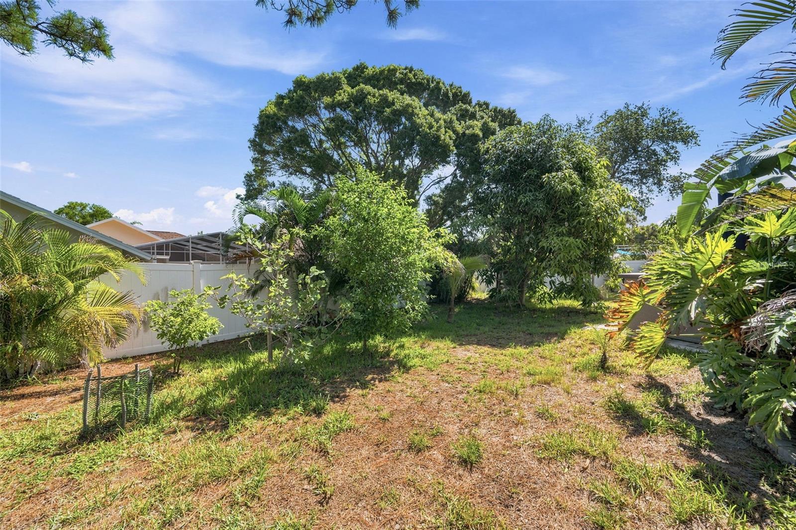 YACHT CLUB ESTATES - Residential