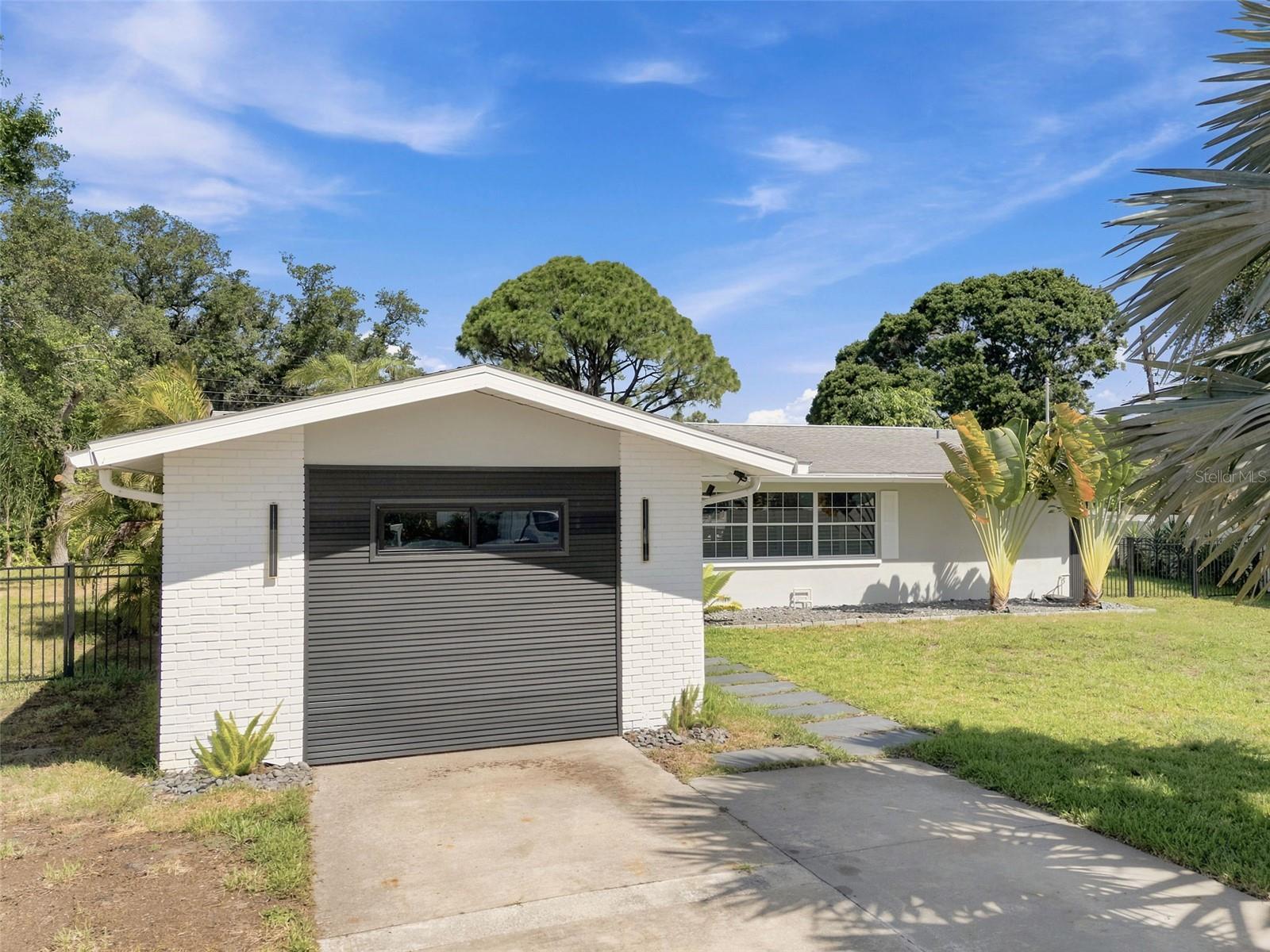YACHT CLUB ESTATES - Residential