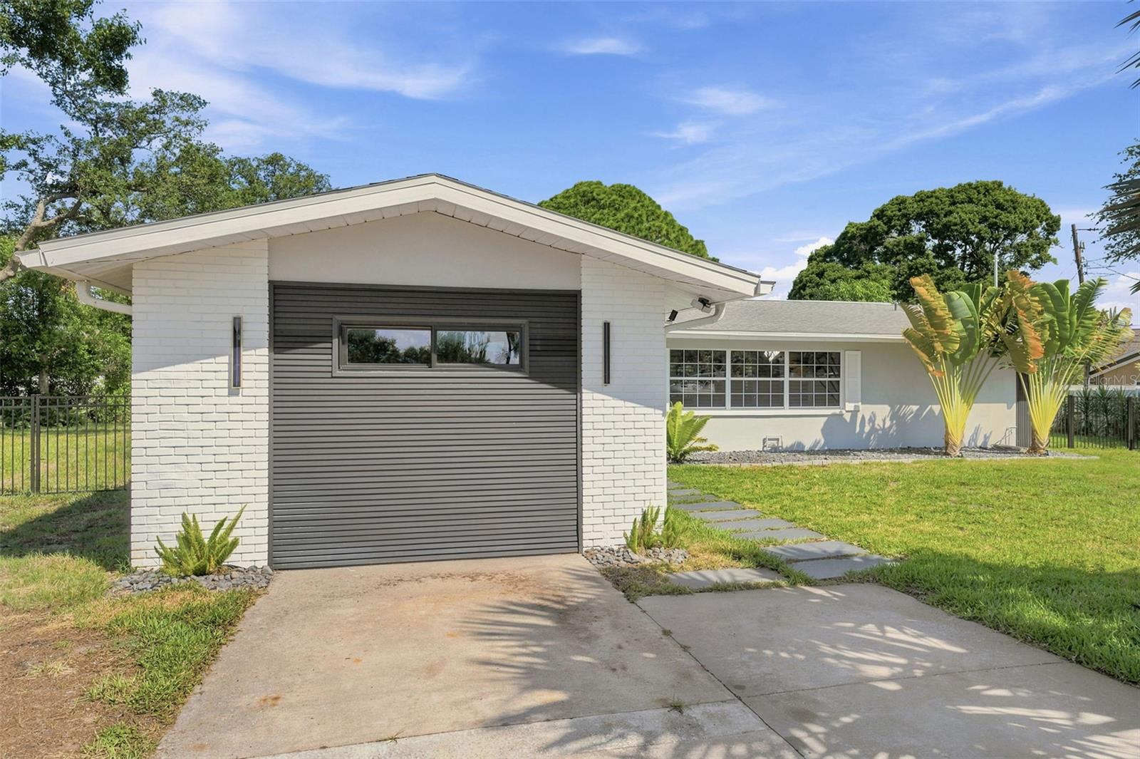 YACHT CLUB ESTATES - Residential