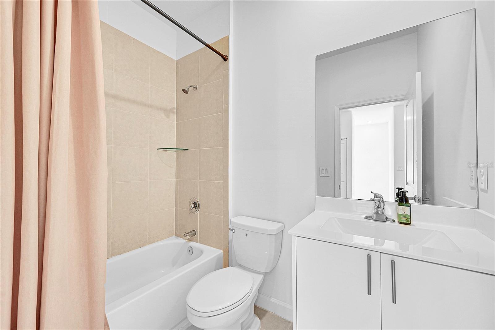 VISTA LAGO - Residential