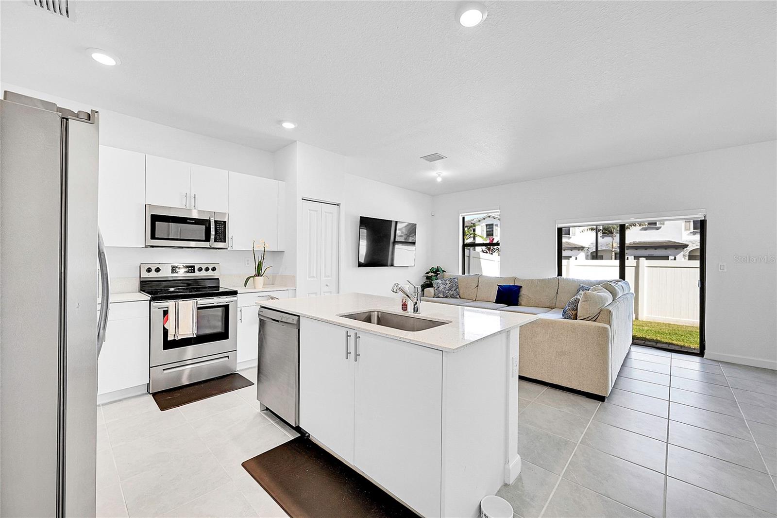 VISTA LAGO - Residential