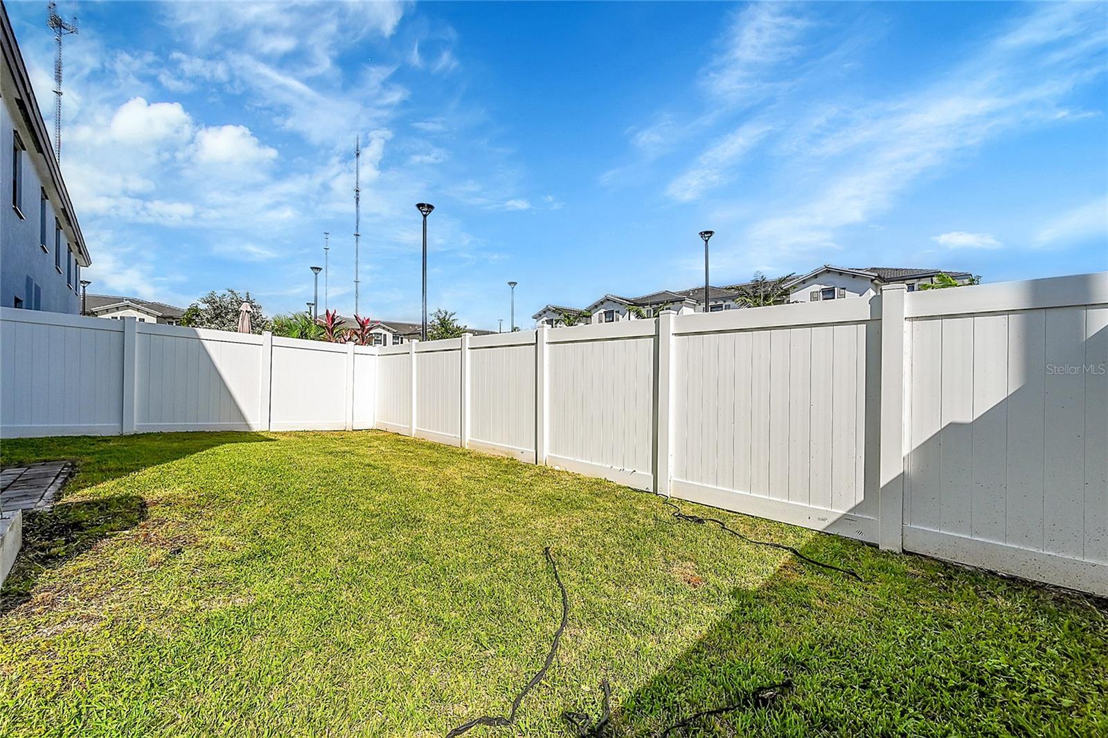 VISTA LAGO - Residential