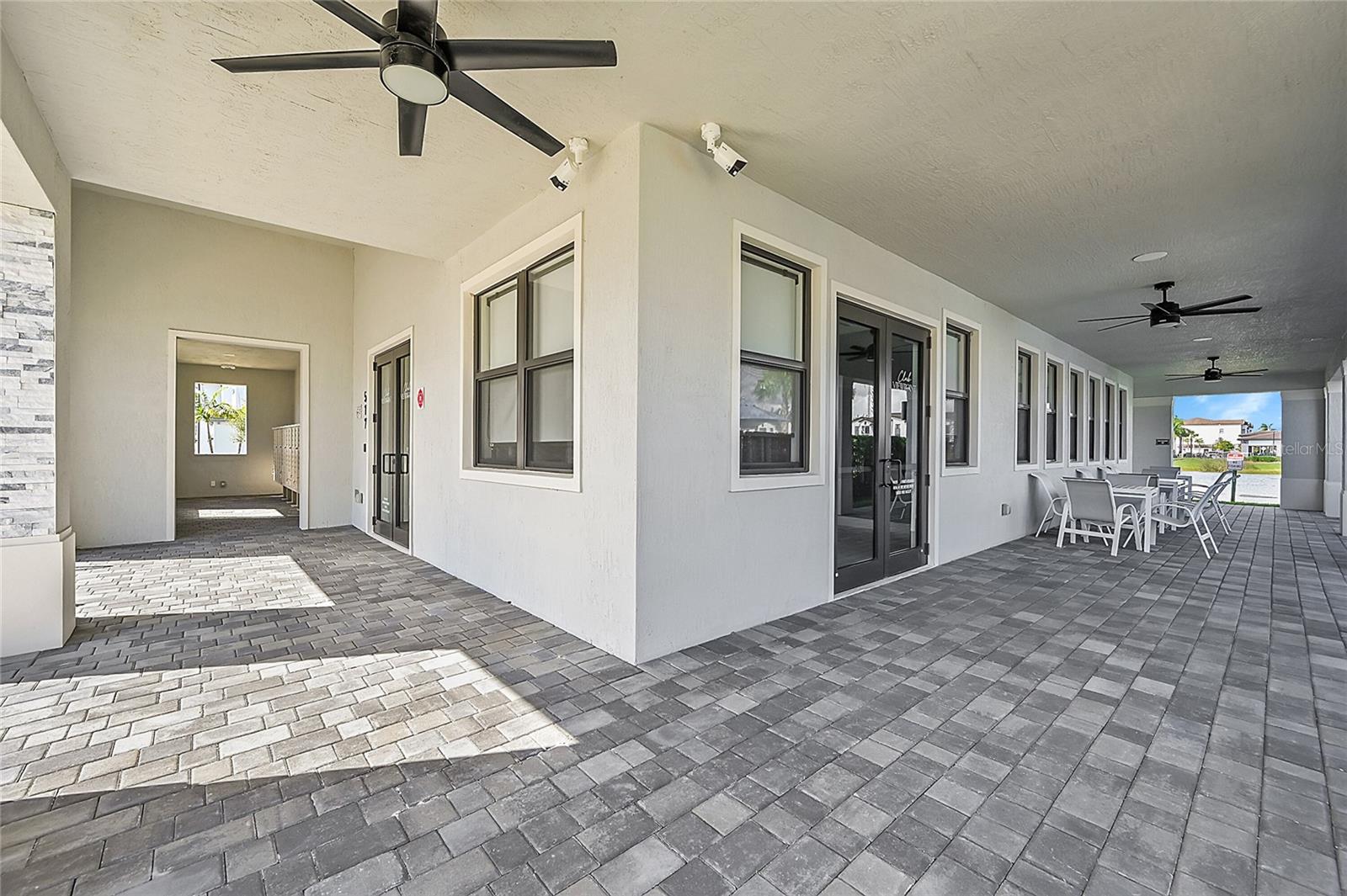 VISTA LAGO - Residential