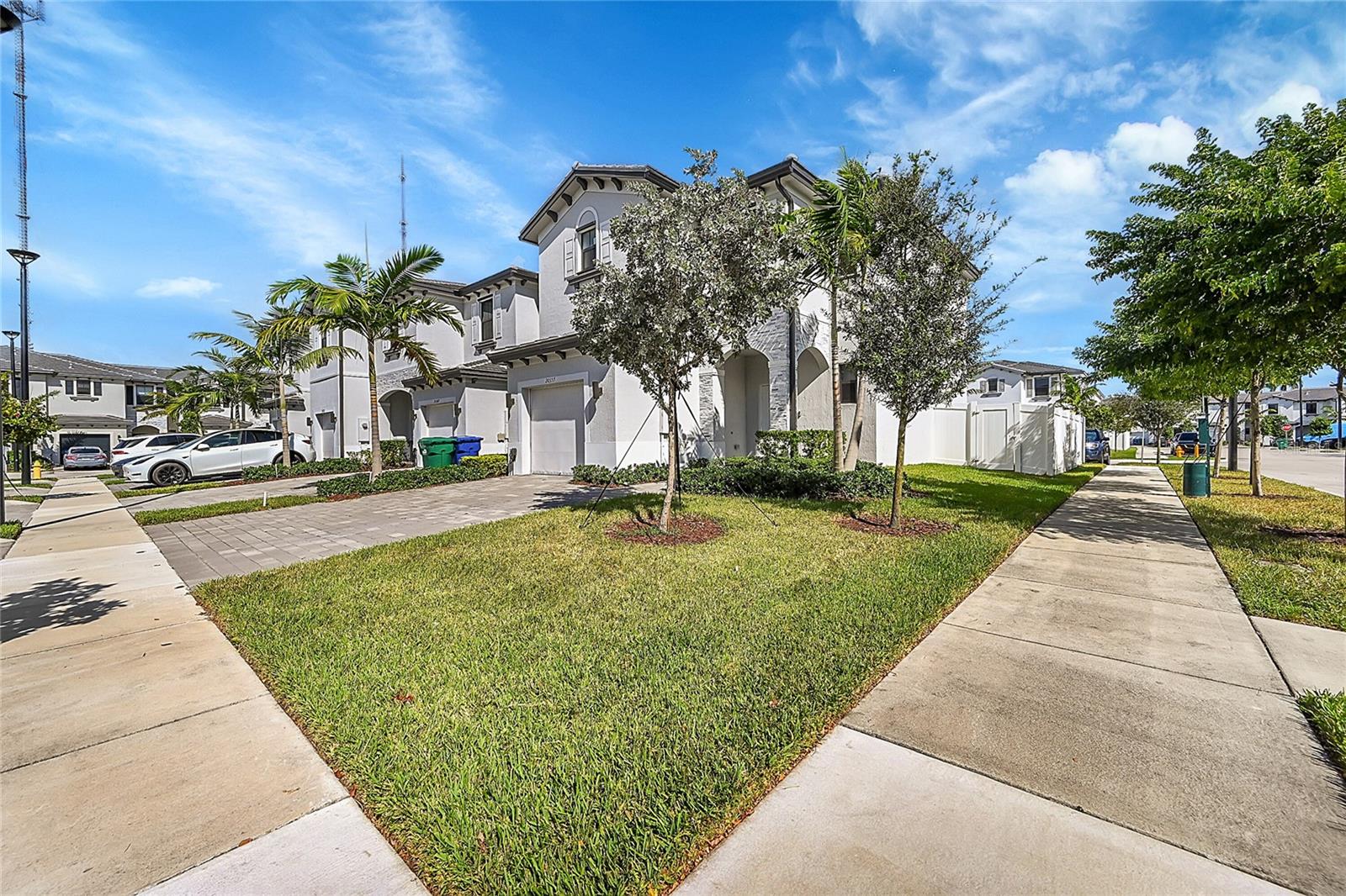 VISTA LAGO - Residential