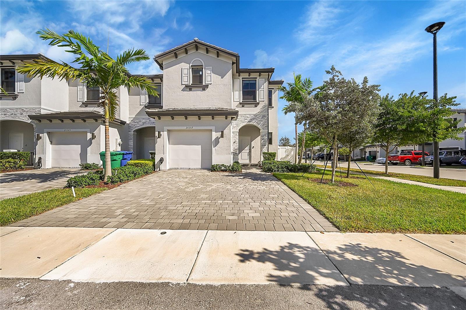 VISTA LAGO - Residential