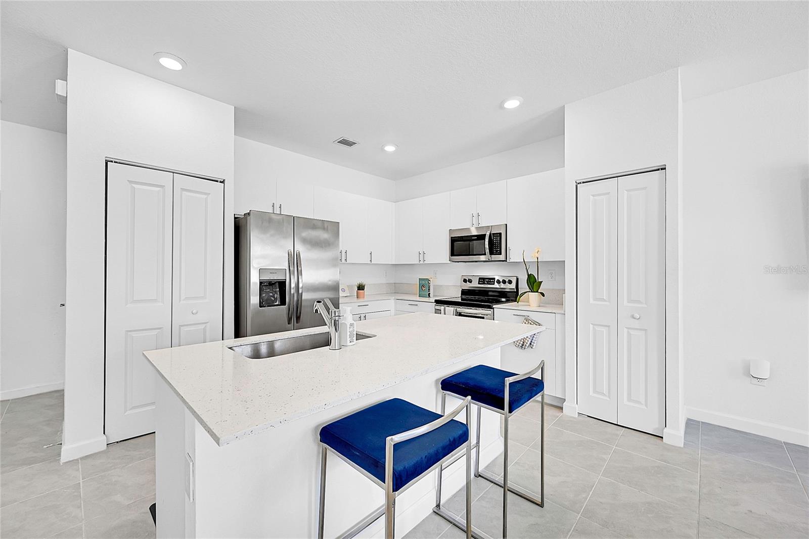 VISTA LAGO - Residential