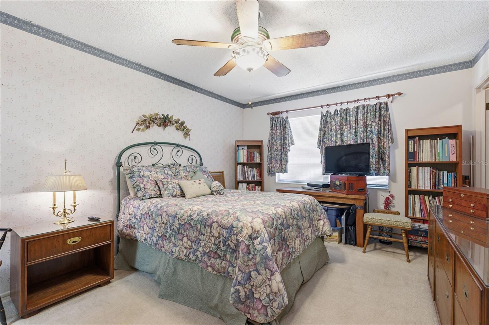 PINEWOOD VILLAS - Residential