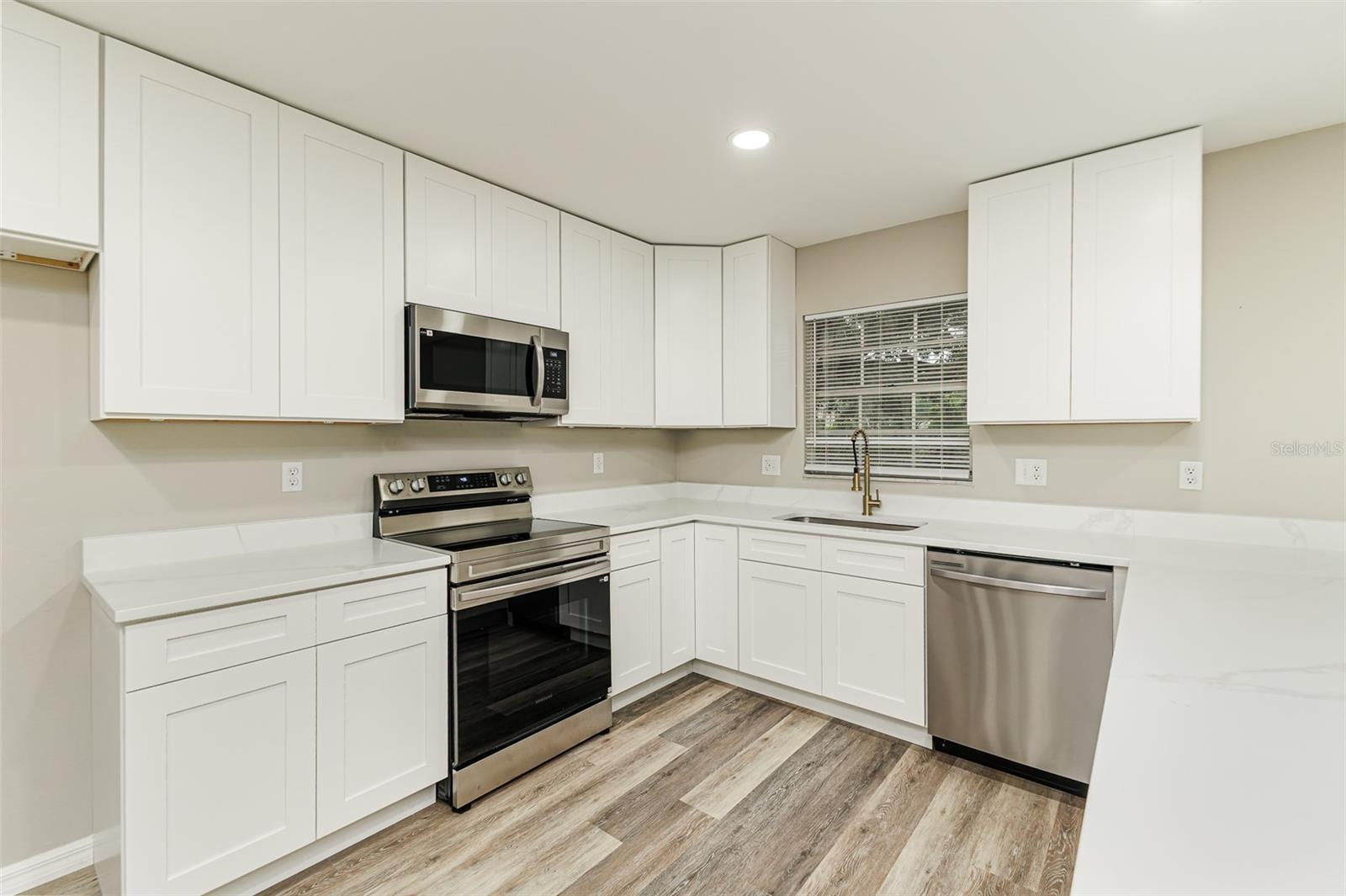 LK DEESON ESTATES - Residential