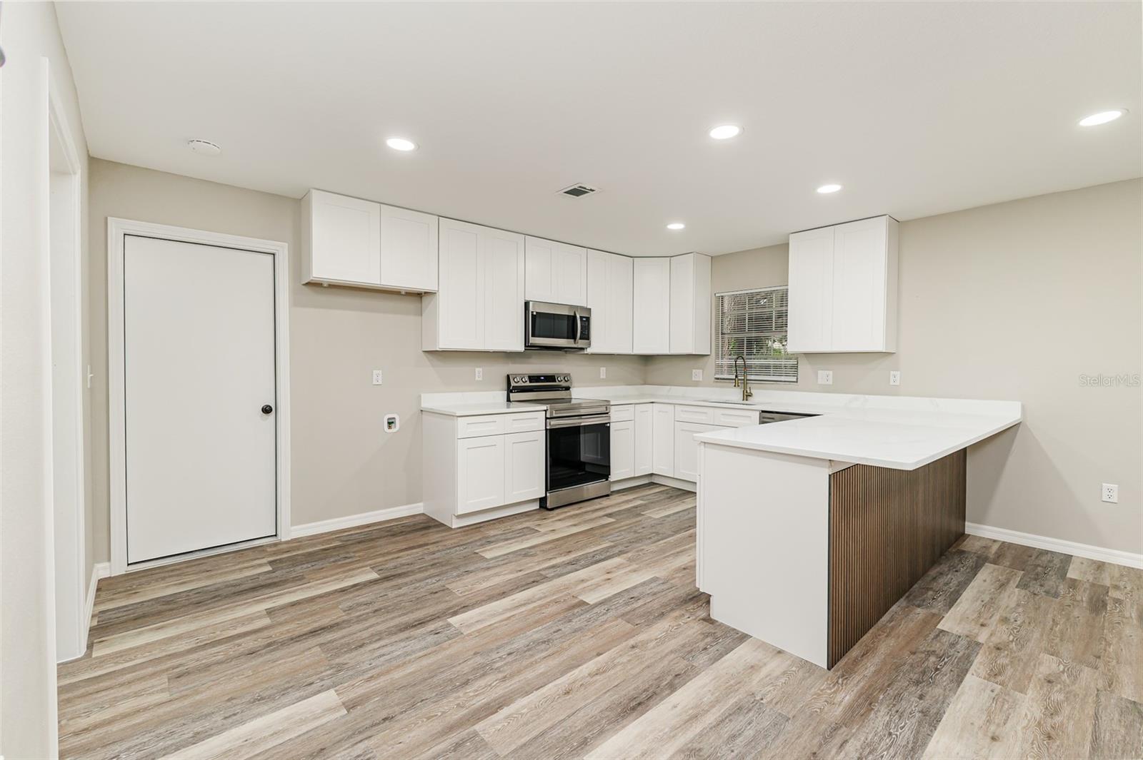 LK DEESON ESTATES - Residential