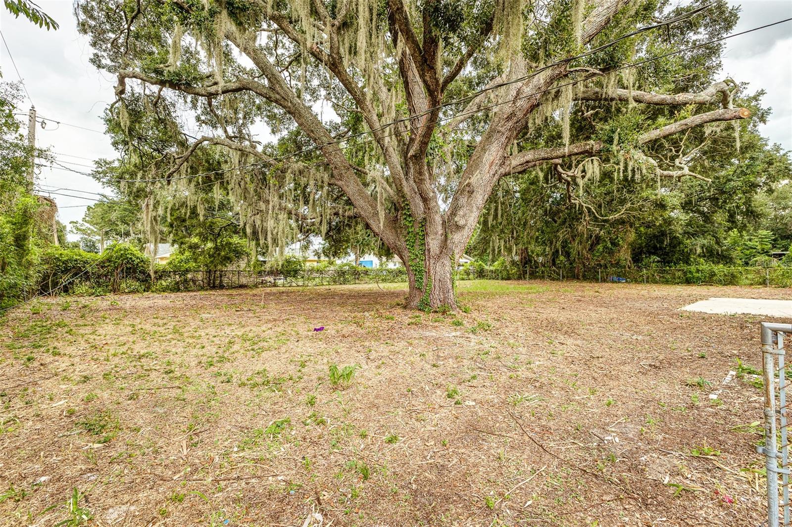 LK DEESON ESTATES - Residential