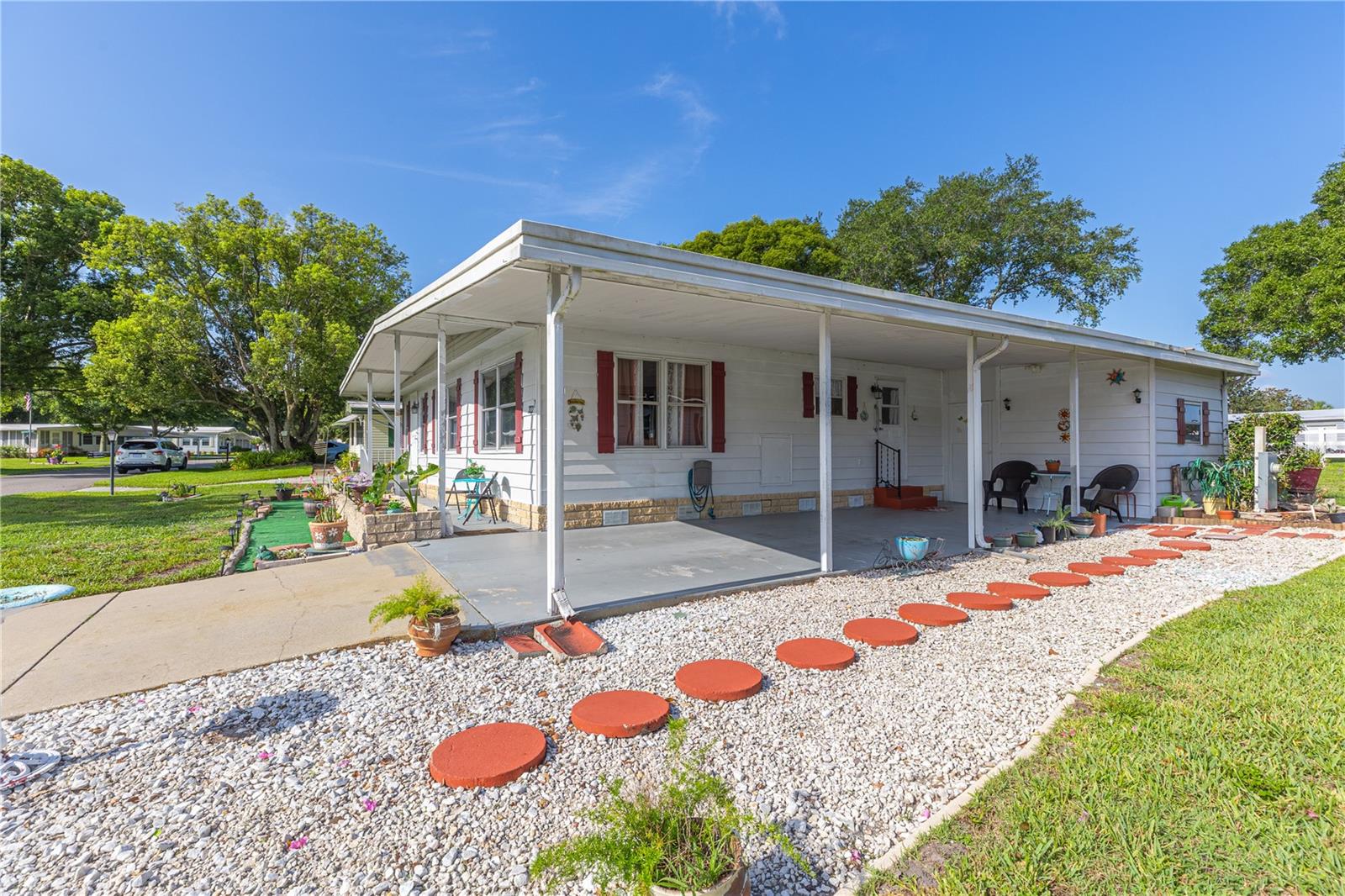 ZELLWOOD STATION - Residential