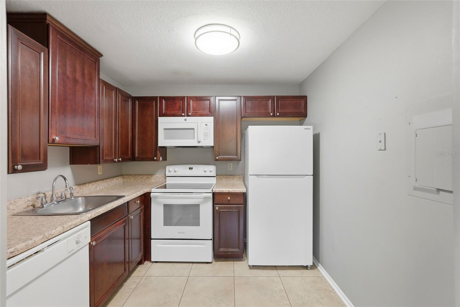 RAINTREE VILLAGE CONDO N - Residential