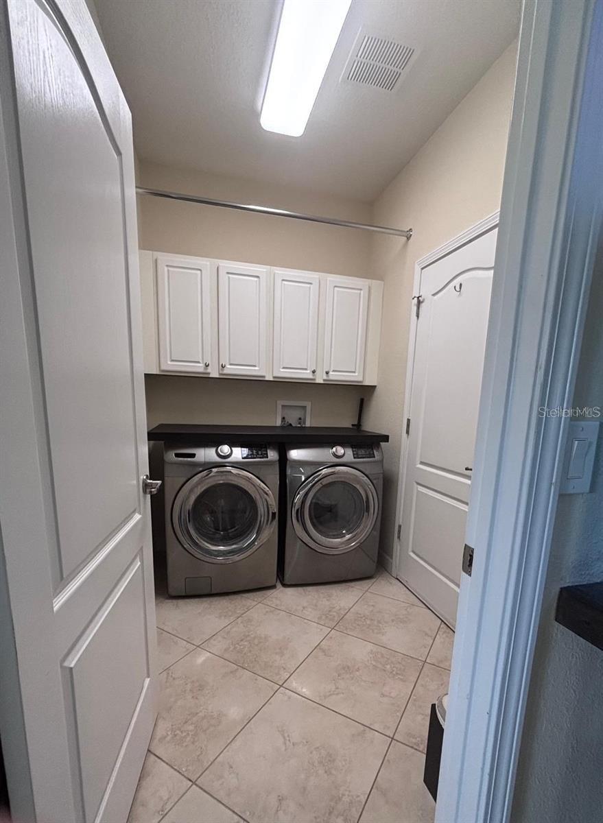 SIGNATURE LAKES PH 3B-2 & 3B-3 - Residential Lease