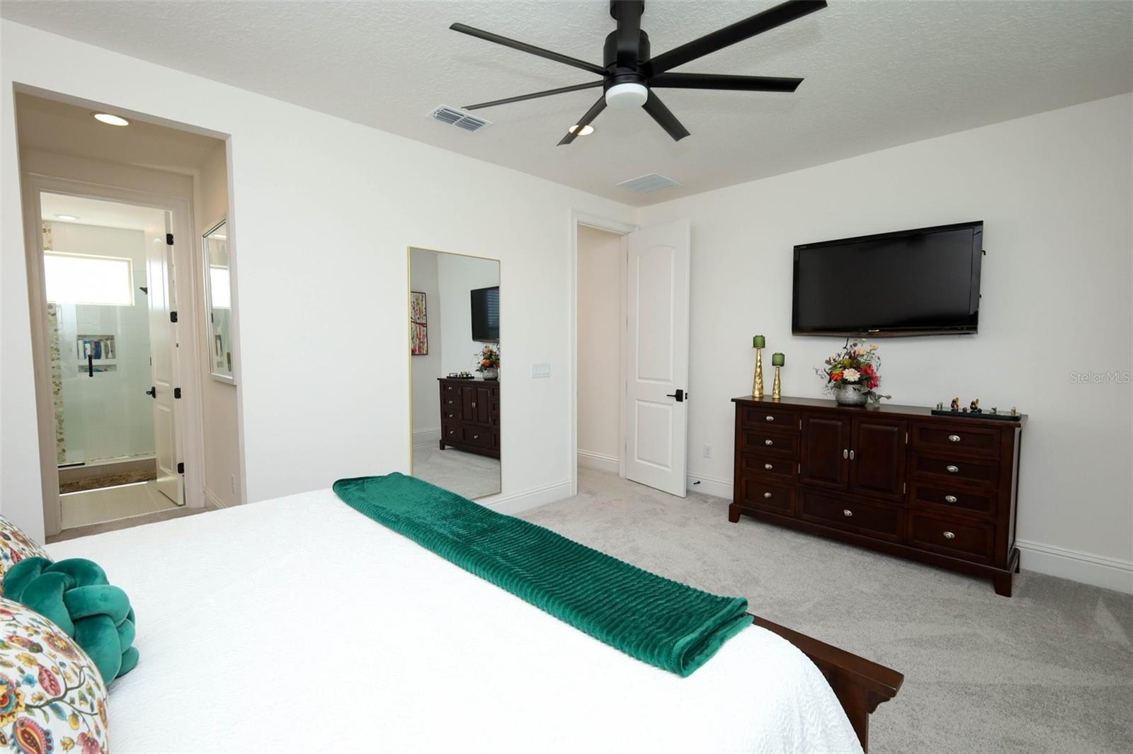AVALON COVE - Residential