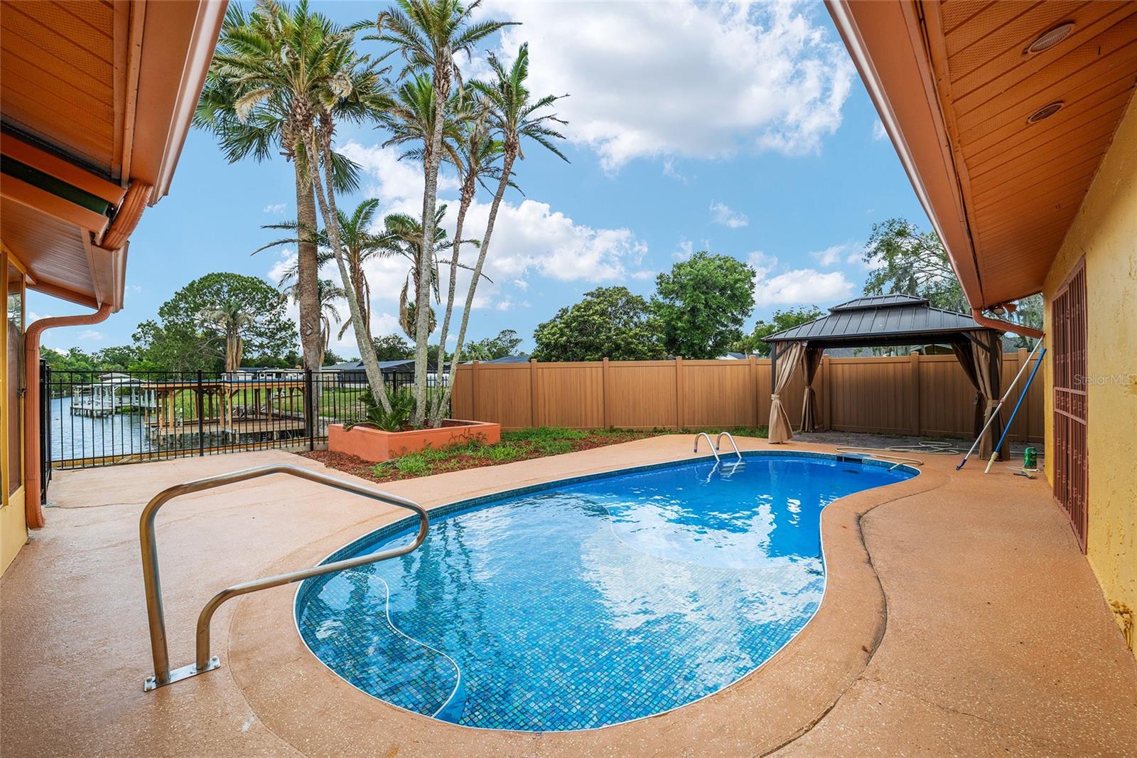 KINGS COVE - Residential Lease